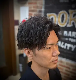 ミディアム パーマ メンズ Dorcus barber quality style ドルクス上野店 バーバーショップ所属・坂本 虹昂のヘアスタイル
