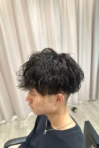 カラー パーマ メンズ ユージ ✂︎ パーマ＆ハイトーンのヘアスタイル
