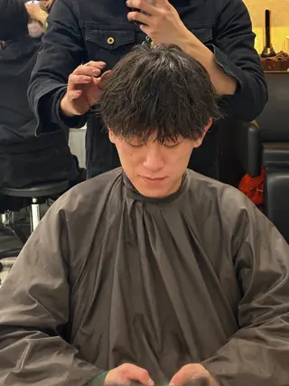 メンズ 韓国ヘア/ブリーチ無 しWカラー/オリーブのヘアスタイル