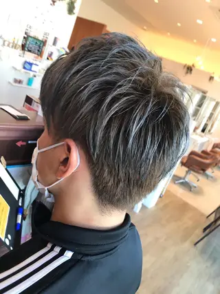 カラー メンズ 山本 咲貴のヘアスタイル