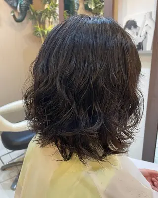 ミディアム パーマ bauhaus hair所属・バウハウスヘア ひなのヘアスタイル