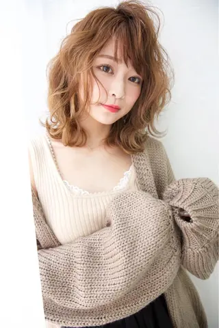 ミディアム カラー ○HITOMI ○のヘアスタイル