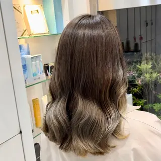ロング メンズバレイヤージュ 斉藤春のヘアスタイル