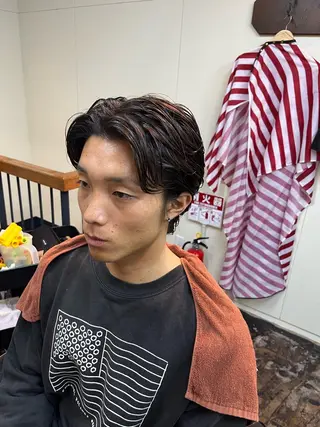 ミディアム パーマ 新宿無料メンズカット ヒガシトウイのヘアスタイル