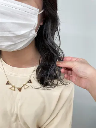 ミディアム Koto🌿 ブリーチなしカラーのヘアスタイル