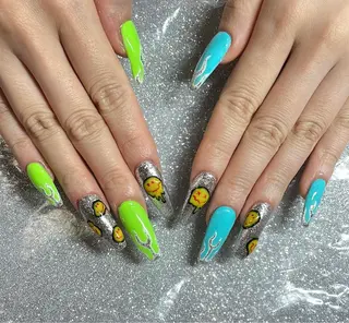 ネイル VIERU 🌈🎀💖のネイルデザイン