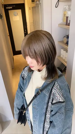 ミディアム ayano / 透明感・くすみカラーのヘアスタイル