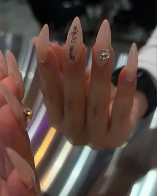 ロング VENUS BELT新宿店所属・Venus belt /Reinaのネイルデザイン