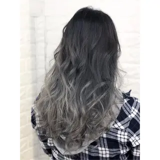 セミロング カラー KIZU 髪質改善 怪談を語る美容師のヘアスタイル