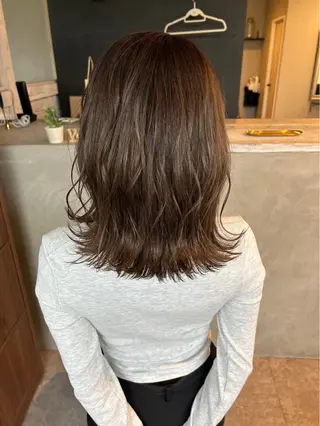 ミディアム カラー 春成 佳那のヘアスタイル