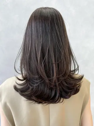 カラー セミロング ITbyALBUM 下北沢店のヘアスタイル