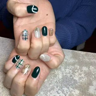 ネイル repos~ルポ~所属・里見 麗のネイルデザイン