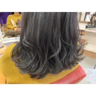 ミディアム カラー fio マナミのヘアスタイル