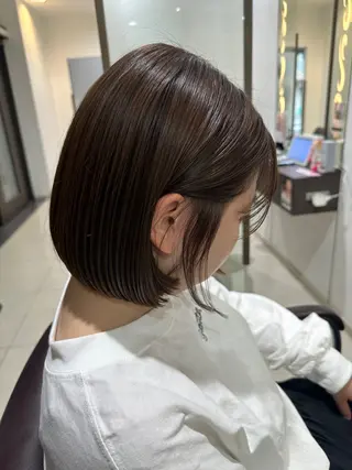ミディアム レイヤー 艶々カラーのヘアスタイル