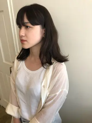 ミディアム カラー MIOベージュカラー 柔らかいカラーのヘアスタイル