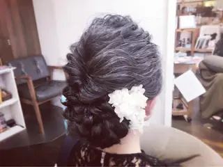 ヘアアレンジ Brooch ブローチのヘアスタイル