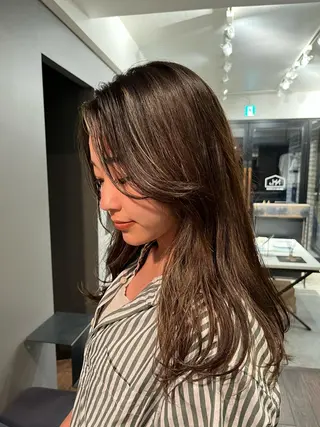 ロング カラー NERO 眞下秋歩のヘアスタイル