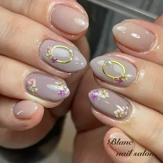 ミディアム Blanc ブランのネイルデザイン