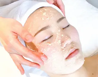 ミディアム カラー パーマ ヘアアレンジ メンズ キッズ ネイル マツエク・マツパ アイブロウ ニキビ・肌質改善専門 ♡人生が変わるサロンのエステ・リラクイメージ