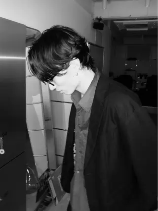 パーマ メンズ kosoraレイヤー ハイトーン/デザインのヘアスタイル