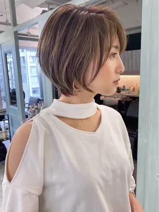ショート カラー ショート レイヤー ロンド　エメのヘアスタイル