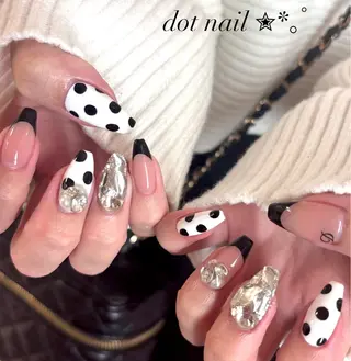 ネイル 🍓リスブラン MELのネイルデザイン