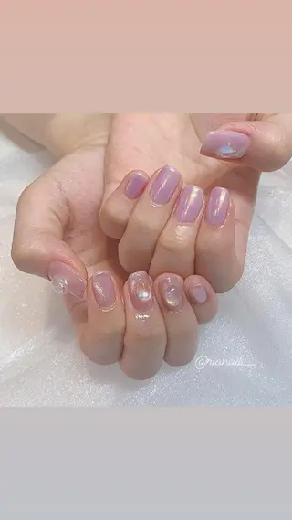 ネイル 𝘙𝘪𝘰𝘯𝘢 ...🕯🤍のネイルデザイン