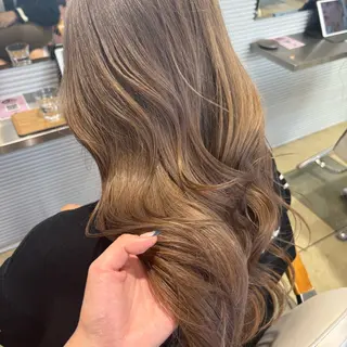 ロング カラー ベージュカラー⌇﻿ くびれヘア.𐙚心音のヘアスタイル