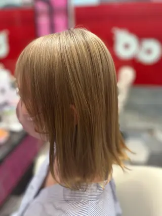 ミディアム カラー 横山 千春のヘアスタイル