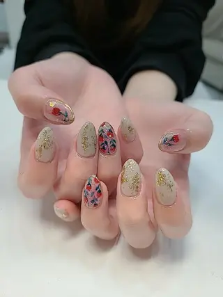 ネイル ビーケア自由が丘所属・えみ えみのネイルデザイン