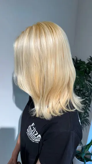 セミロング 鶴舞/透明感/リア ライズ/ いっとぅーのヘアスタイル