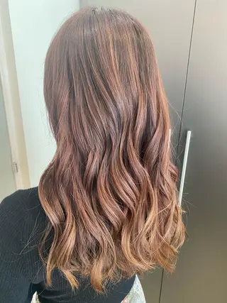 ロング カラー 斎藤 彩香のヘアスタイル