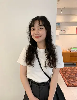 セミロング 甲斐 千尋のヘアスタイル