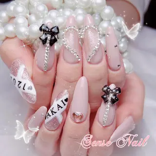 ネイル 🦋 Queenieのネイルデザイン