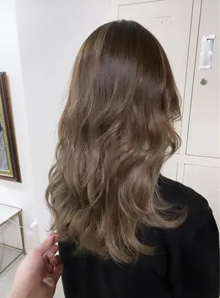 セミロング カラー 👑圧倒的カラー👑 佐々木祐希のヘアスタイル