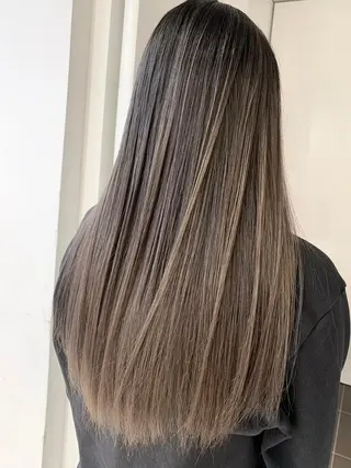 カラー セミロング 公式 Ease by amble luxeのヘアスタイル