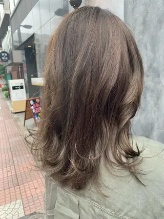 ミディアム CHIC 岩下真衣のヘアスタイル