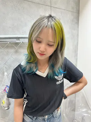 セミロング カラー ウルフとハイトーン みっちー✂️のヘアスタイル