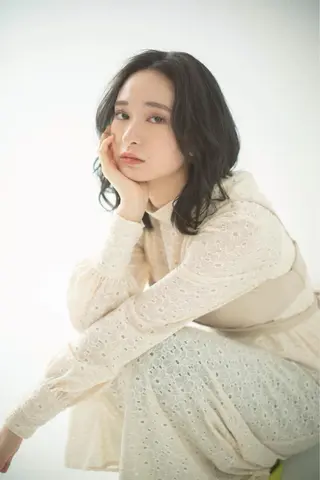 ミディアム 明石遼/ベージュ / ピンクのヘアスタイル