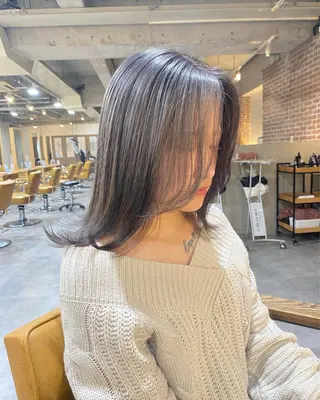 セミロング カラー 石川 雅のヘアスタイル