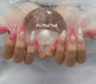 セミロング momo 長さだしのネイルデザイン