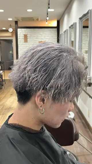 カラー メンズ バレイヤージュ 宮本宗嵩のヘアスタイル
