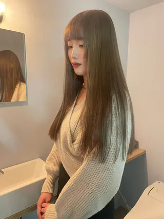 ロング カラー カットモデル/ ハイトーン/ゆうあのヘアスタイル