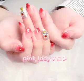 ネイル pink ladyサロン所属・べ にのネイルデザイン