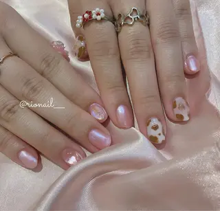 ネイル 𝘙𝘪𝘰𝘯𝘢 ...🕯🤍のネイルデザイン