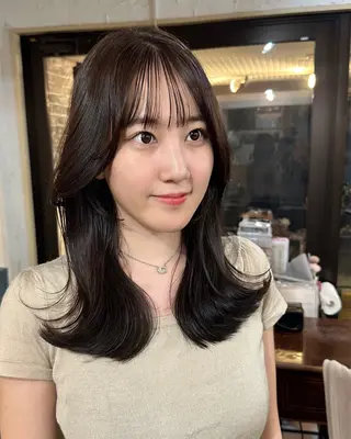 セミロング カラー フリーランス所属・韓国ヘア レイヤー くびれヘアMATSUのヘアスタイル