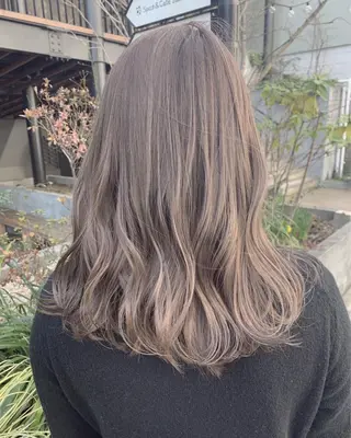 ミディアム ハリウッドブロウ LAID BACKの眉毛・アイブロウイメージ