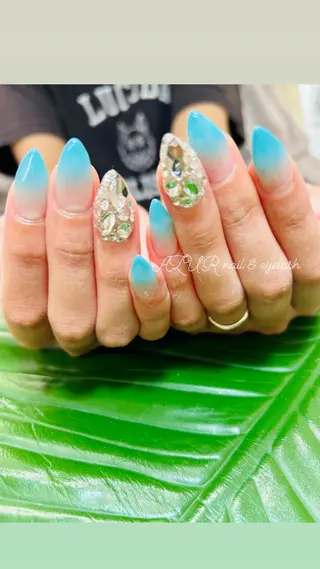 ネイル AZUR N&eyelashのネイルデザイン