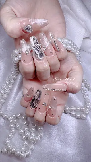 ネイル She   Nail所属・ISA_ BELLAのネイルデザイン