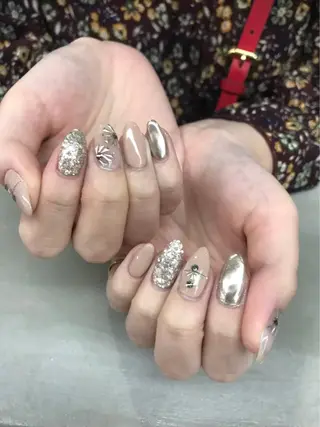 ネイル 指名支持率NO.1 スタイリストのヘアスタイル